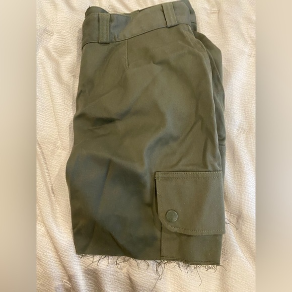 Army Green Cargo Mini Skirt from Urban Outfitters - Picture 4 of 4
